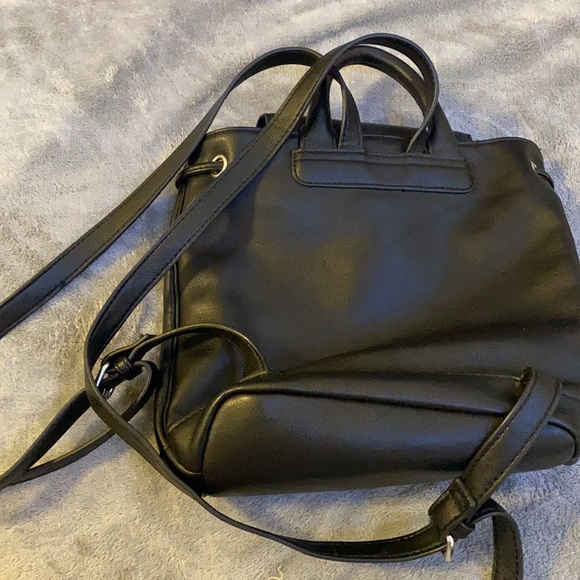 black back pack - Picture 2 of 2